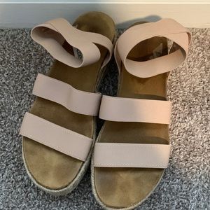 Cream Steve Madden platform sandals, size 11